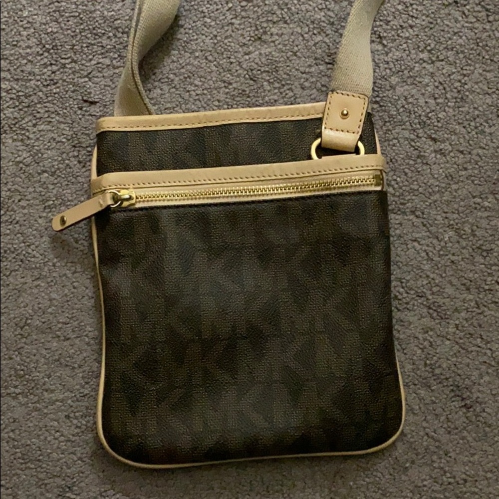 Michael kors cross body